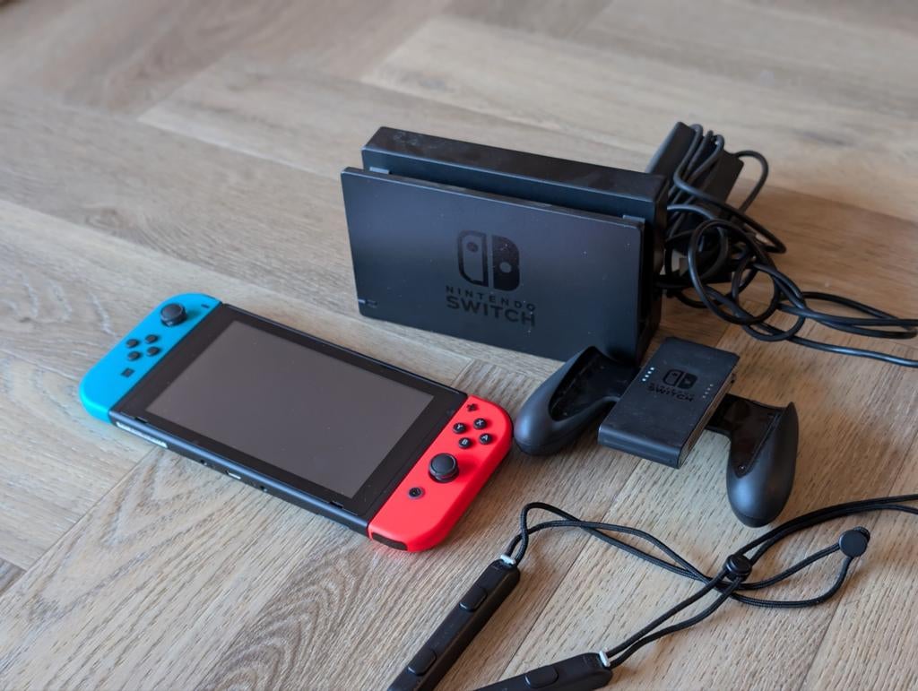 Nintendo Switch (Model 2021) - Inclusief Dock & Accessoires, Spelcomputers en Games, Spelcomputers | Nintendo Switch, Ophalen of Verzenden