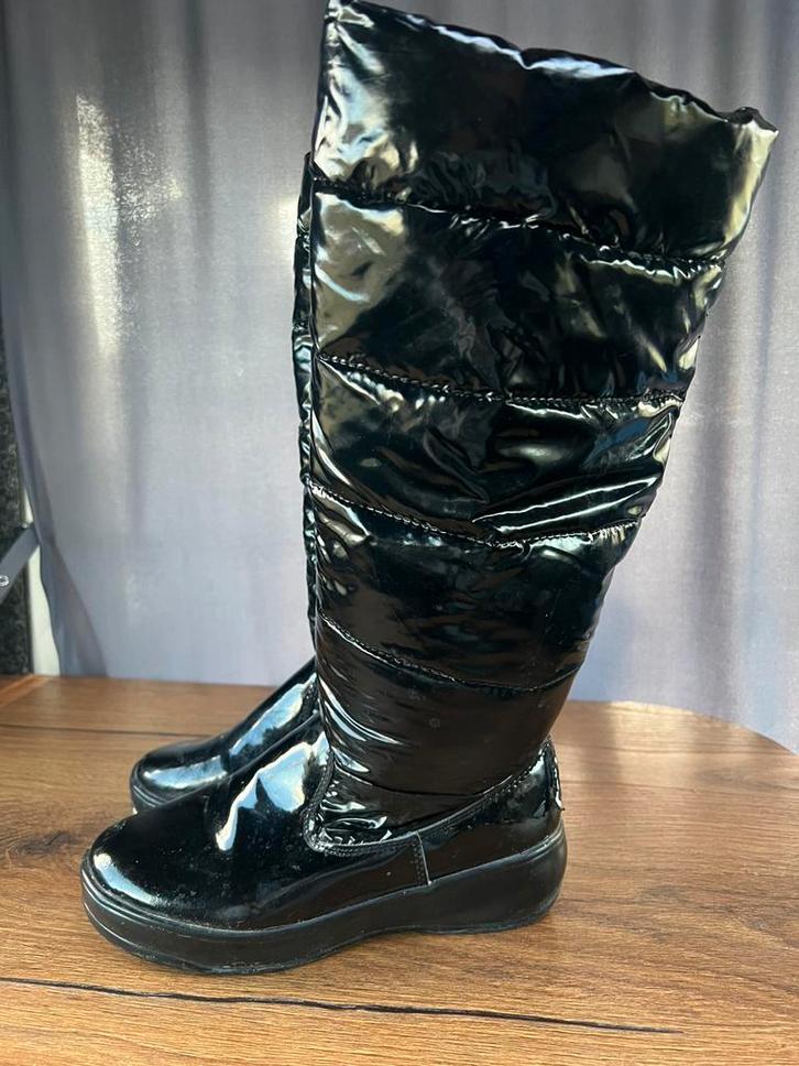 Moncler Gewatteerde sneeuwlaarzen met logopatch maat: 7 =38, Kleding | Dames, Schoenen, Zo goed als nieuw, Hoge laarzen, Zwart