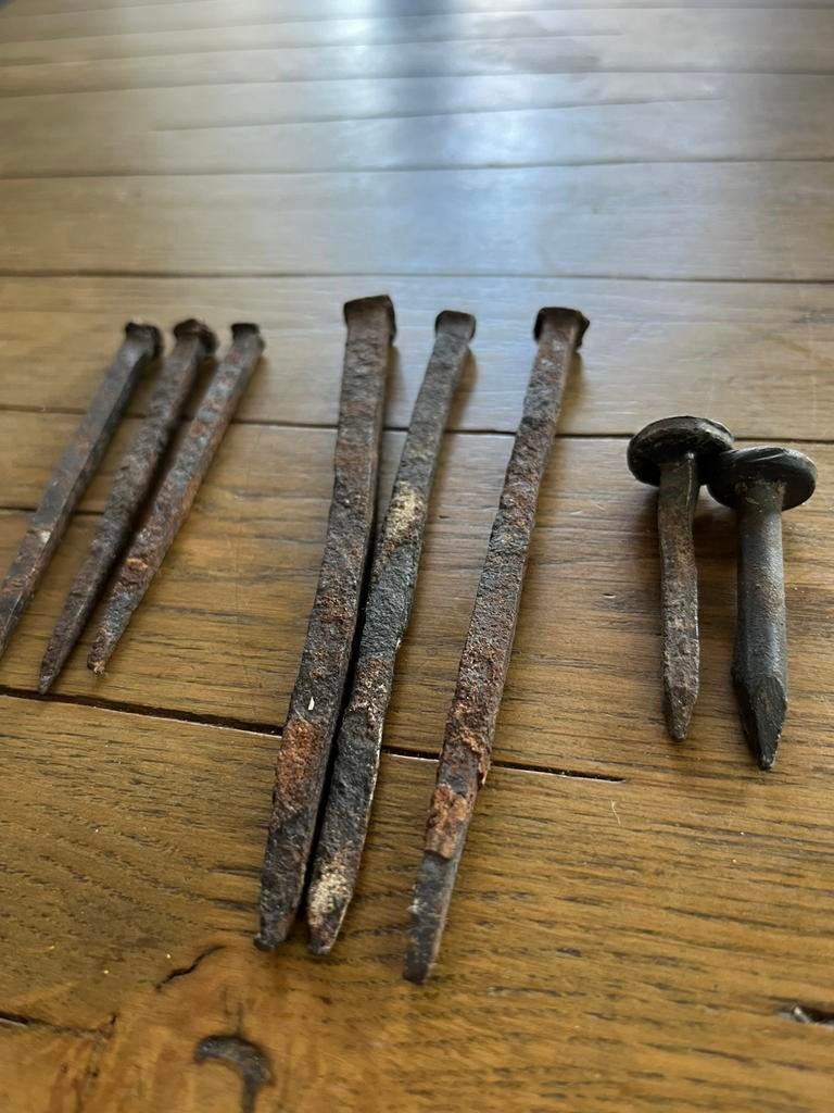 Handgesmede ijzeren spijkers/railspijkers, Ophalen of Verzenden, Gebruikt, Spijkers