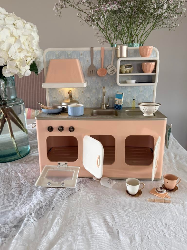 Maileg Aizur home roze metalen speelkeuken 33x32 cm, Ophalen, Zo goed als nieuw