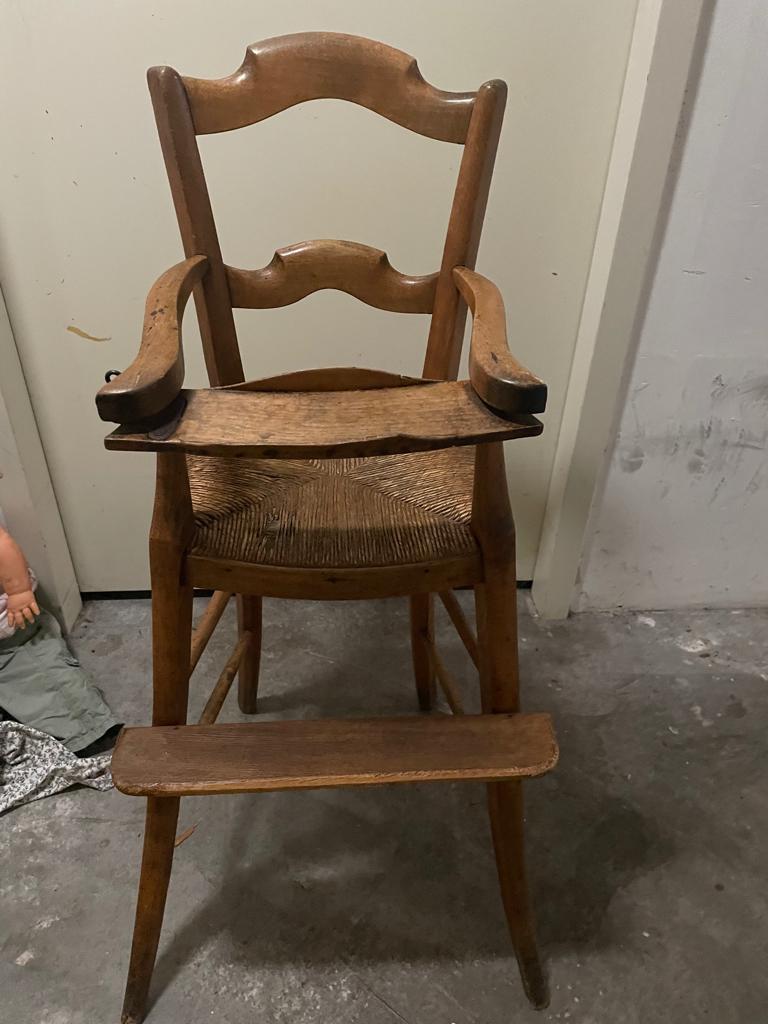 Kinderstoeltje met pop, Kinderen en Baby's, Speelgoed | Poppen, Ophalen of Verzenden, Gebruikt, Babypop