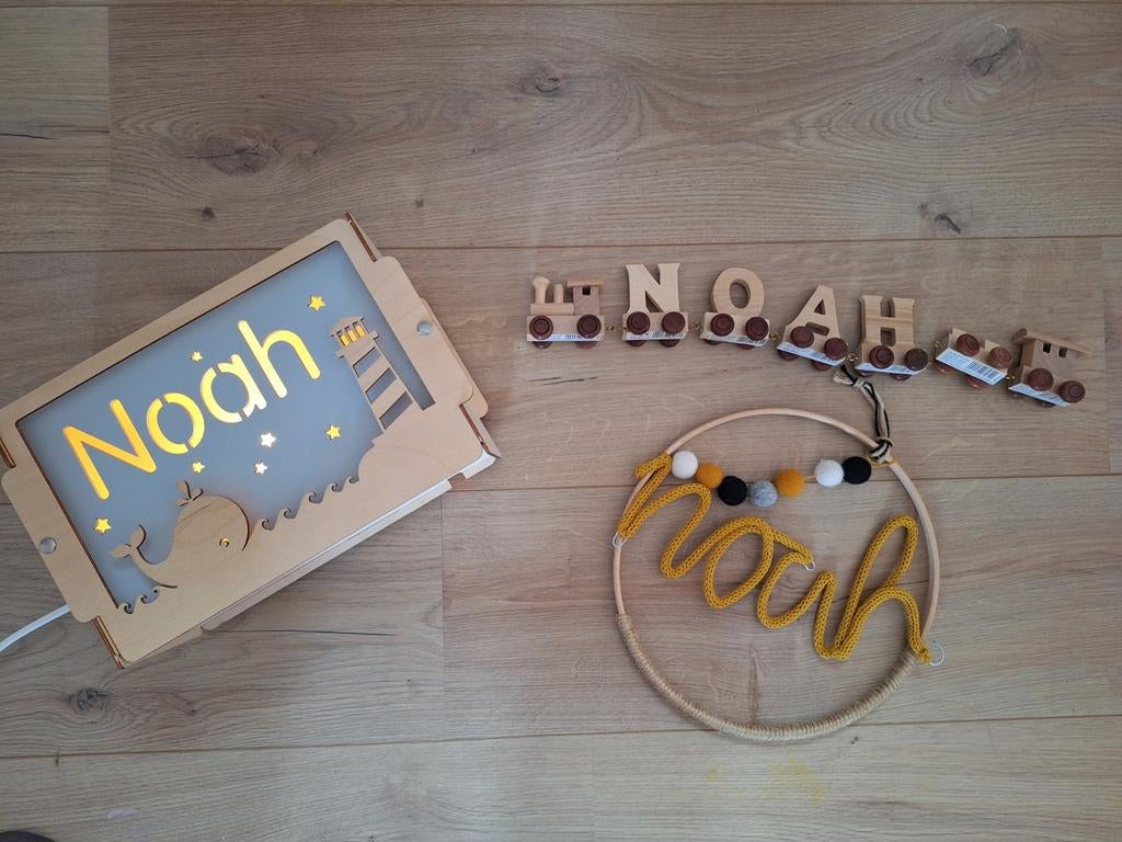 Mooi kraamkado voor kindje Noah met lamp en houten trein, Ophalen of Verzenden, Zo goed als nieuw, Kraamcadeau
