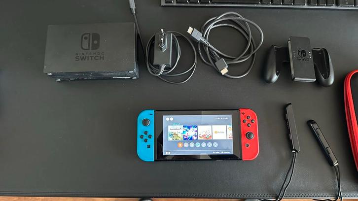 Nintendo Switch V2 met accessoires en games, Spelcomputers en Games, Games | Nintendo Switch, Zo goed als nieuw, Overige genres