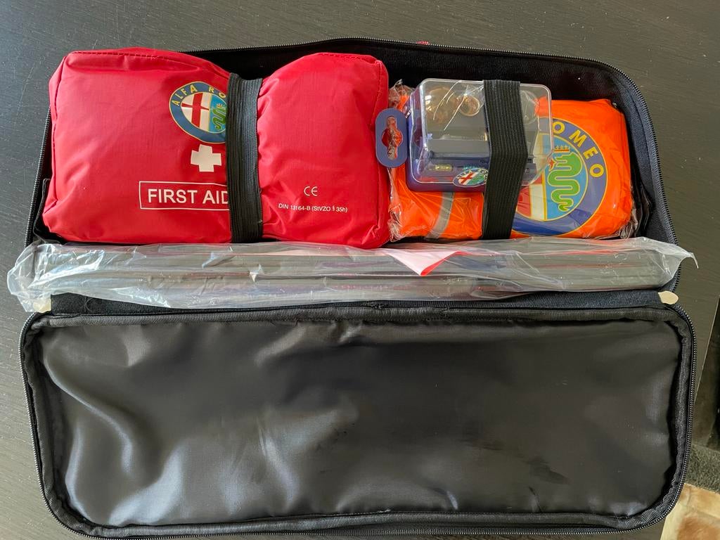 Alfa Romeo Veiligheidskit - EHBO, Gevarendriehoek, Vest, Ophalen of Verzenden, Nieuw