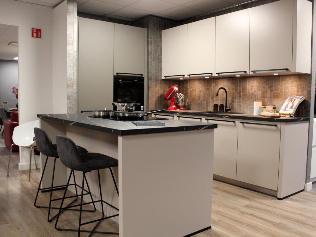 EC2 - Moderne eilandkeuken met luxe marmerlook werkblad, Ophalen, Overige kleuren, Overige typen, Nobilia-Werke J. Stickling GmbH & Co. KG