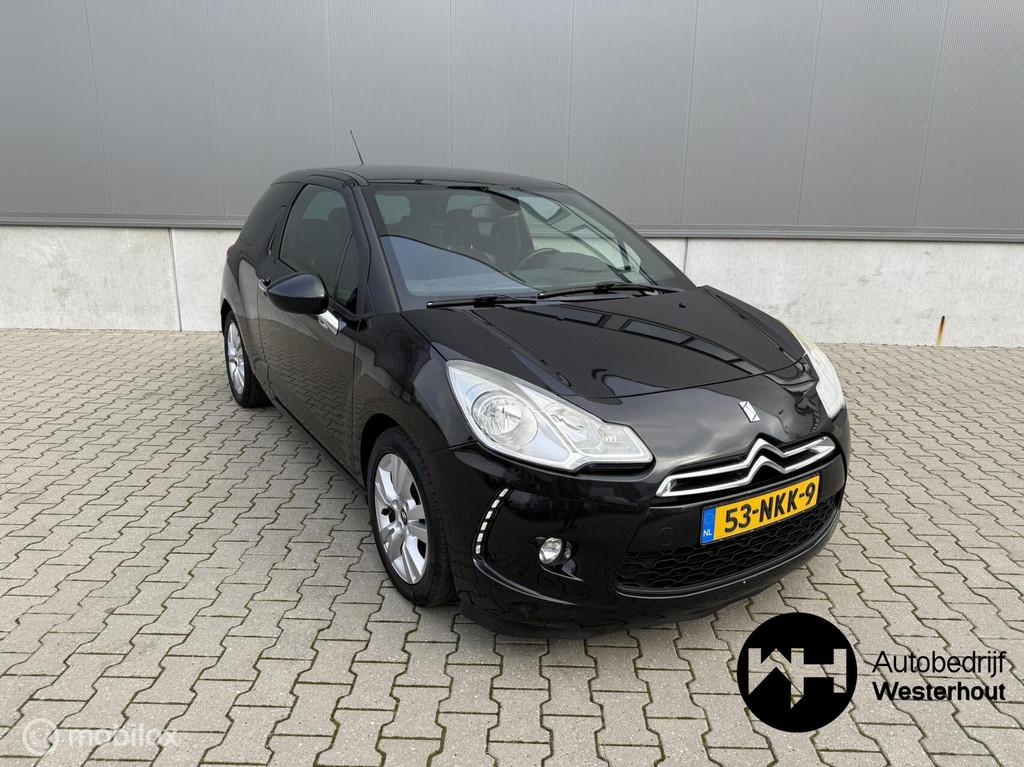 Citroen DS3 1.6 So Chic in Black Airco NAP Parkeersensoren, Auto's, Citroën, Voorwielaandrijving, Euro 5, 4 cilinders, Zwart