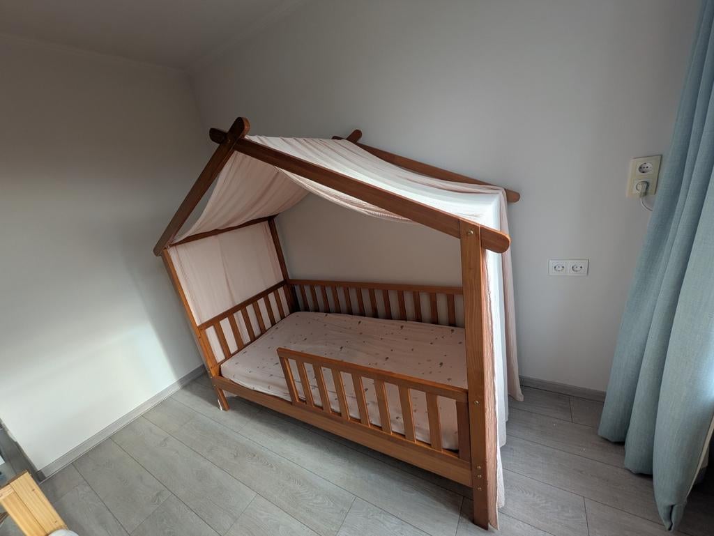 Petit Amelie bedhuisje met toebehoren, Kinderen en Baby's, Kinderkamer | Bedden, Ophalen, 70 tot 85 cm, 140 tot 160 cm, Zo goed als nieuw