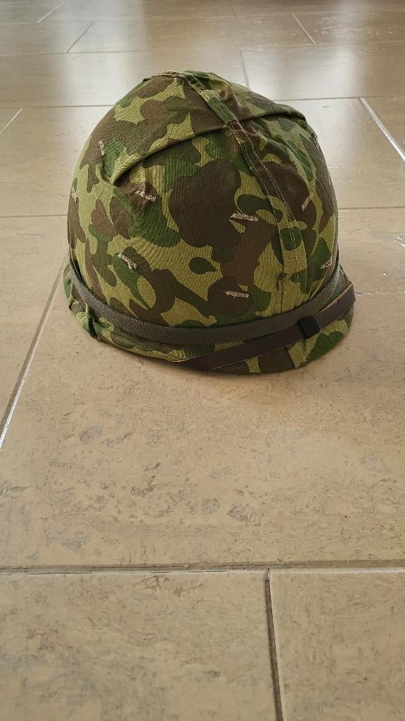 US M1 Helm met "frog" cover ww2 (replica), Ophalen of Verzenden, Landmacht, Amerika, Helm of Baret