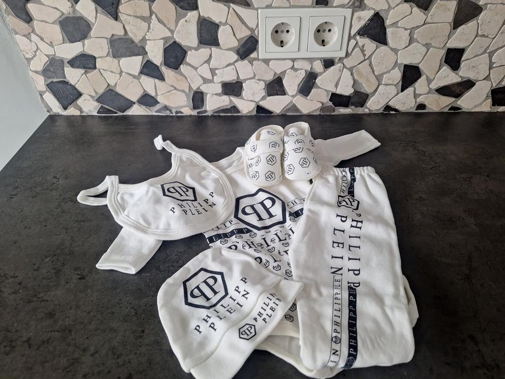 Baby kleding New born PHILIPP PLEIN 😍🥰😘, Ophalen of Verzenden, Nieuw, Maat 62