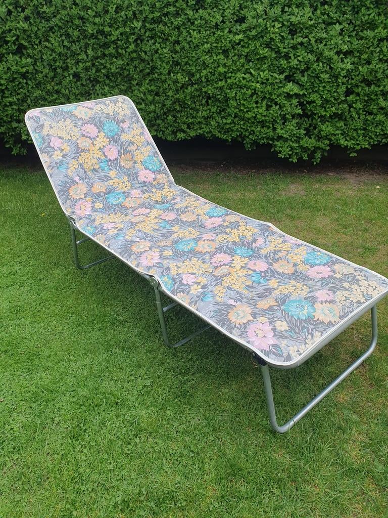 Vintage Ligbed met Bloemenprint - Inklapbaar, Ophalen, Gebruikt, Metaal, Inklapbaar