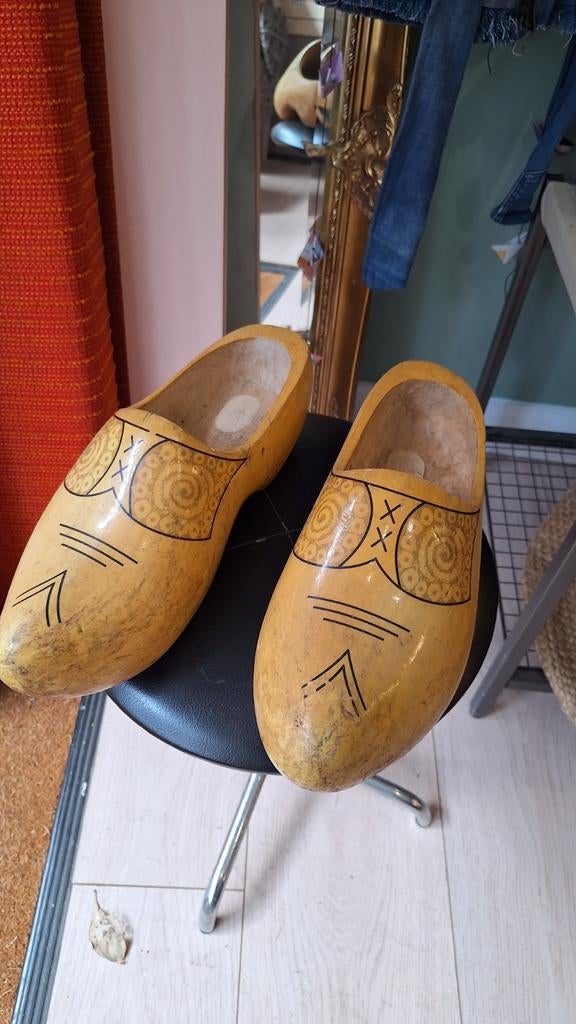 Gedragen klompen maat 42/43, Geel, Overige typen, Ophalen of Verzenden, Onbekend