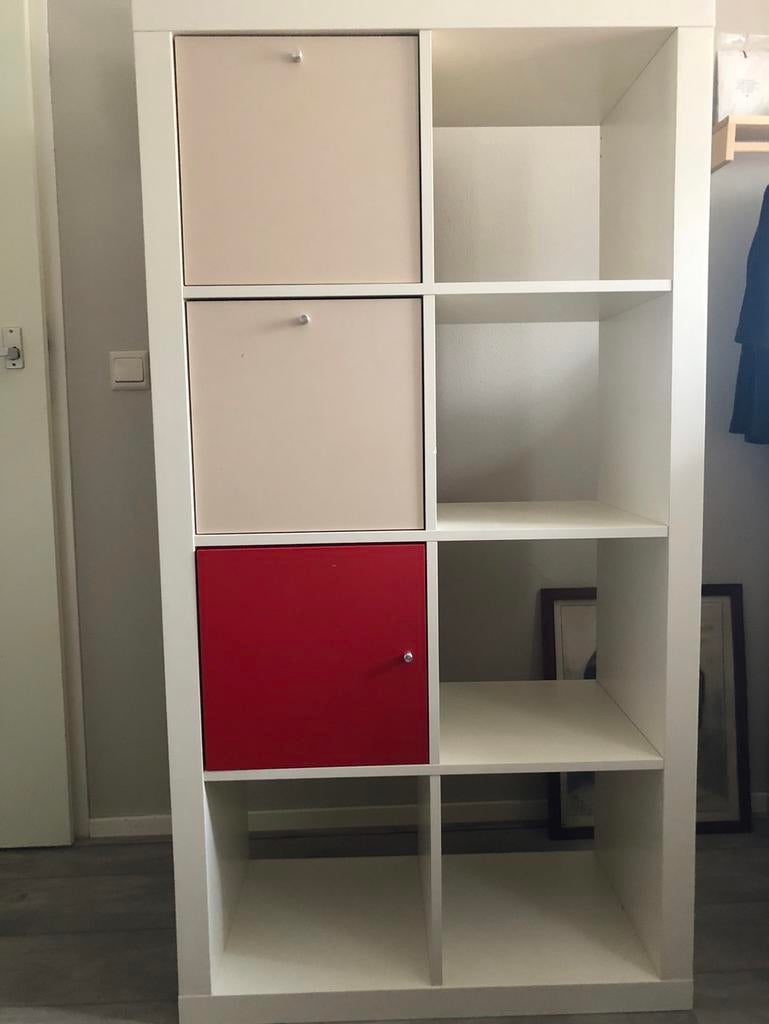 Kallax ikea kast met 3 deurtjes, Huis en Inrichting, Kasten | Roldeurkasten en Archiefkasten, Gebruikt, Minder dan 100 cm, 25 tot 50 cm