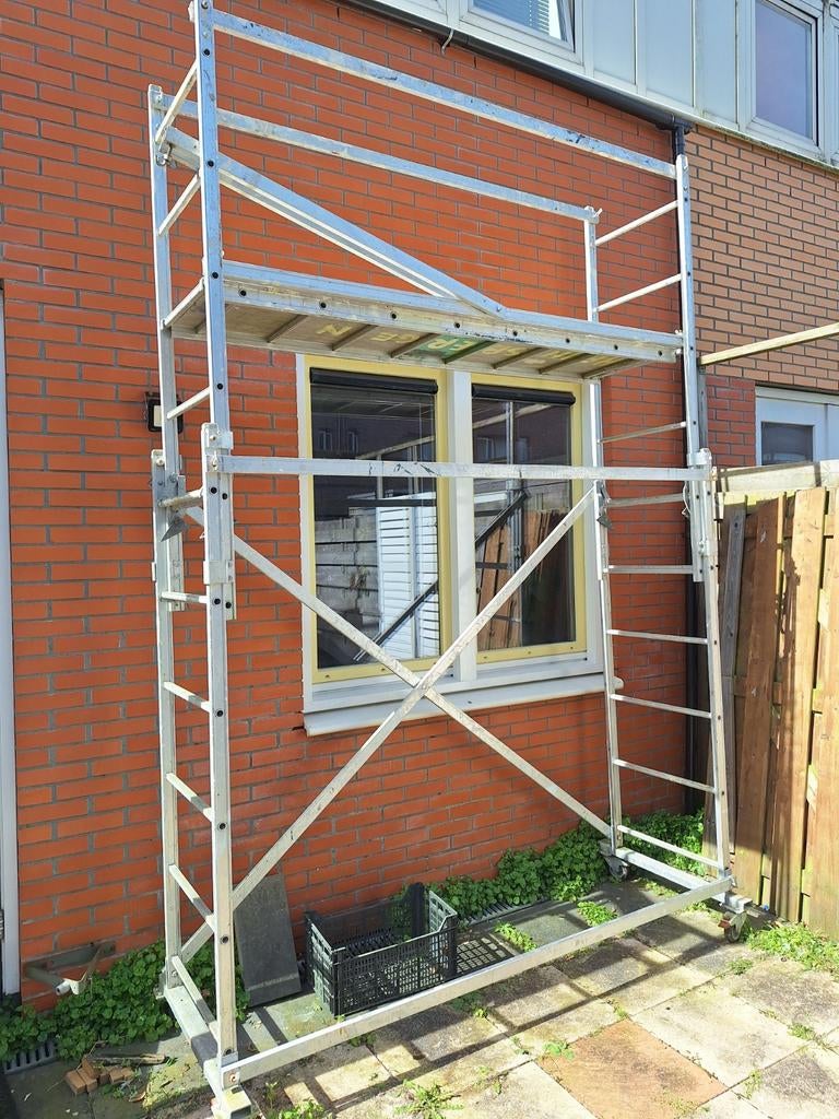 Uitschuifbare Kamersteiger - WH ruim 4m, Doe-het-zelf en Verbouw, Steigers, Ophalen, Gebruikt, Rolsteiger of Kamersteiger, 2 tot 5 meter