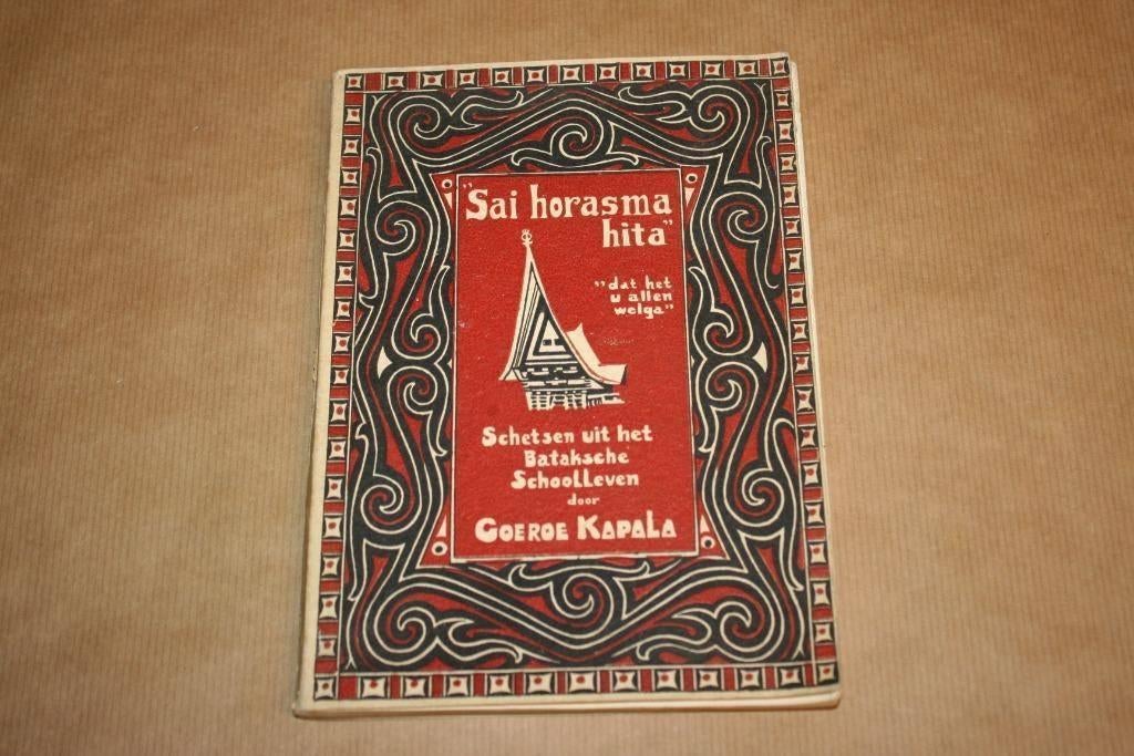Sai horasma hita - Bataksche schoolleven - Ned-Indië 1941, Boeken, Geschiedenis | Vaderland, Gelezen, Ophalen of Verzenden