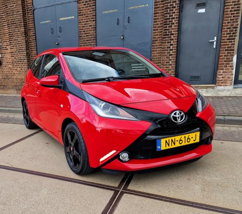 Toyota Aygo - 1.0 VVT-i x-play Apple carplay , Camera, Auto's, Toyota, Voorwielaandrijving, Euro 6, Start-stop-systeem, 4 stoelen