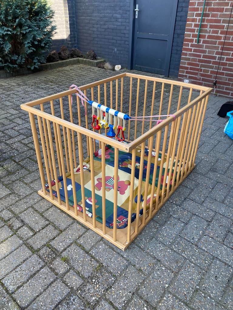 GRATIS AF TE HALEN BABY/KINDERBOX, Kinderen en Baby's, Boxen, Ophalen, Zo goed als nieuw