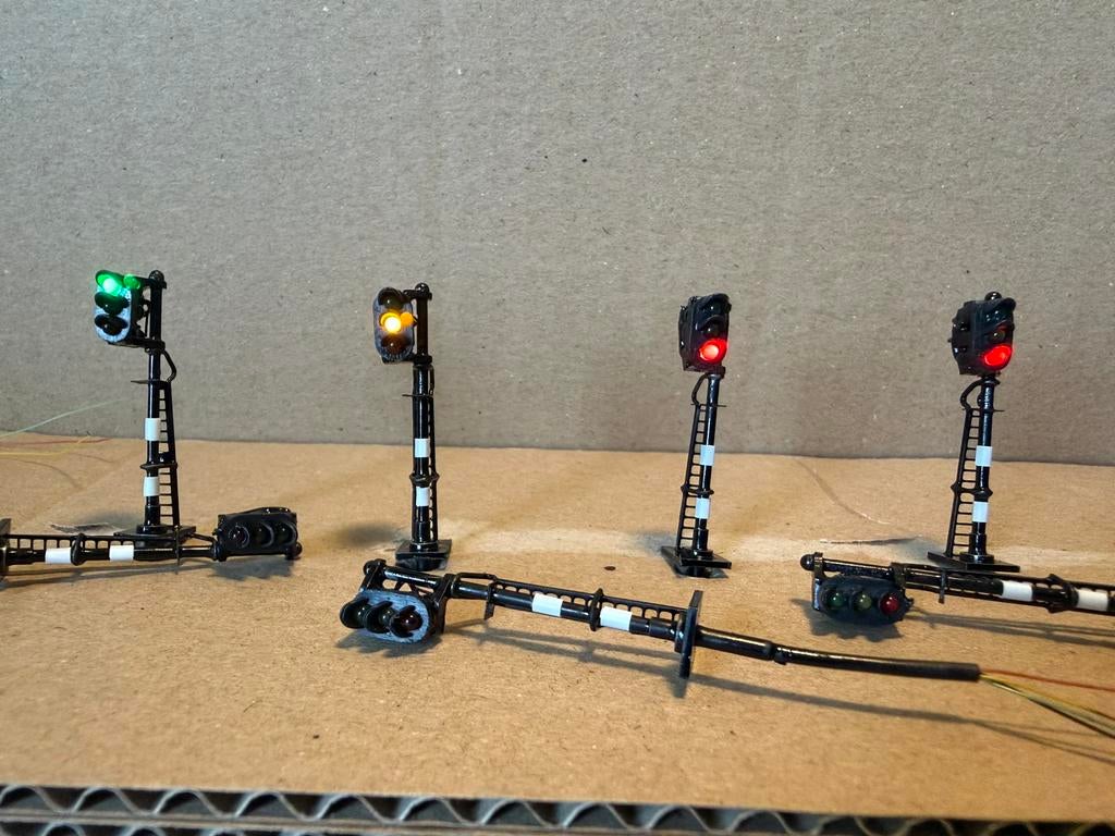 NS seinen | N spoor | 3,8cm, Hobby en Vrije tijd, Modeltreinen | N-Spoor, Overige merken, Gelijkstroom, Verzenden, Overige typen