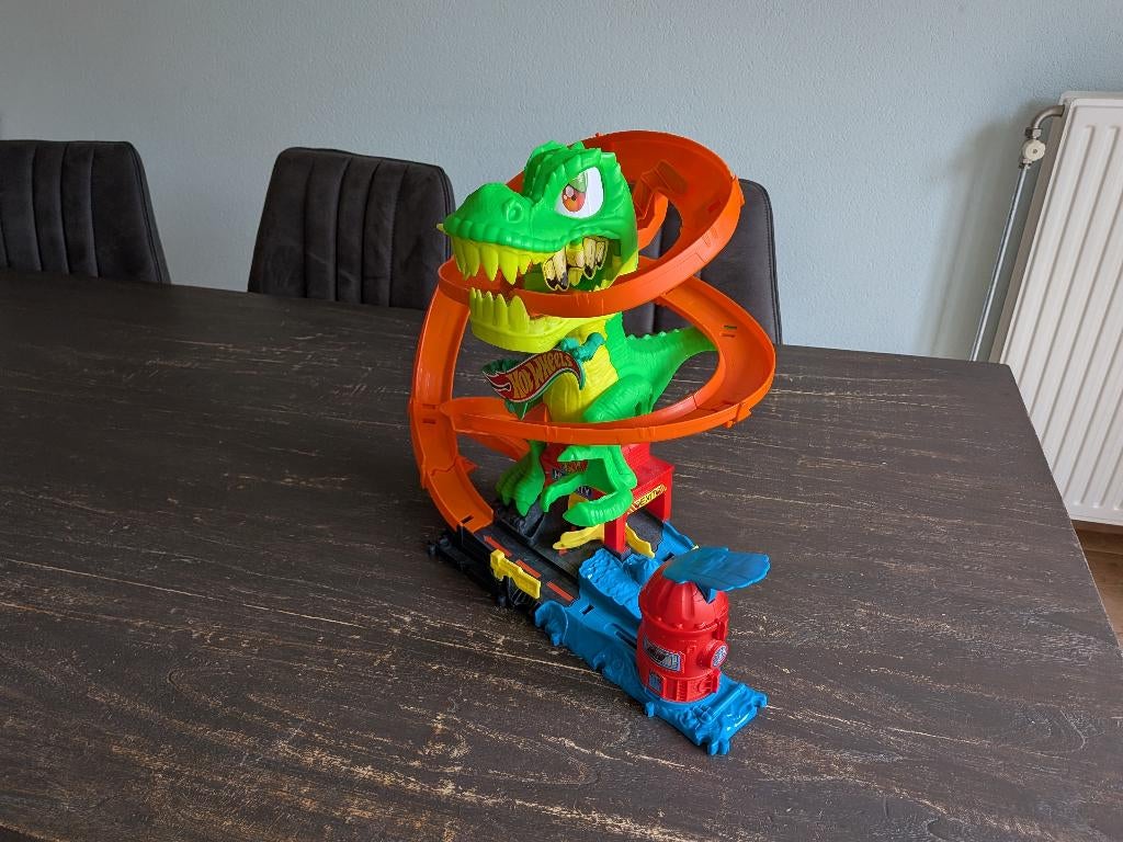 Hot wheels city t rex brandweergarage, Ophalen, Racebaan, Zo goed als nieuw, Hot Wheels