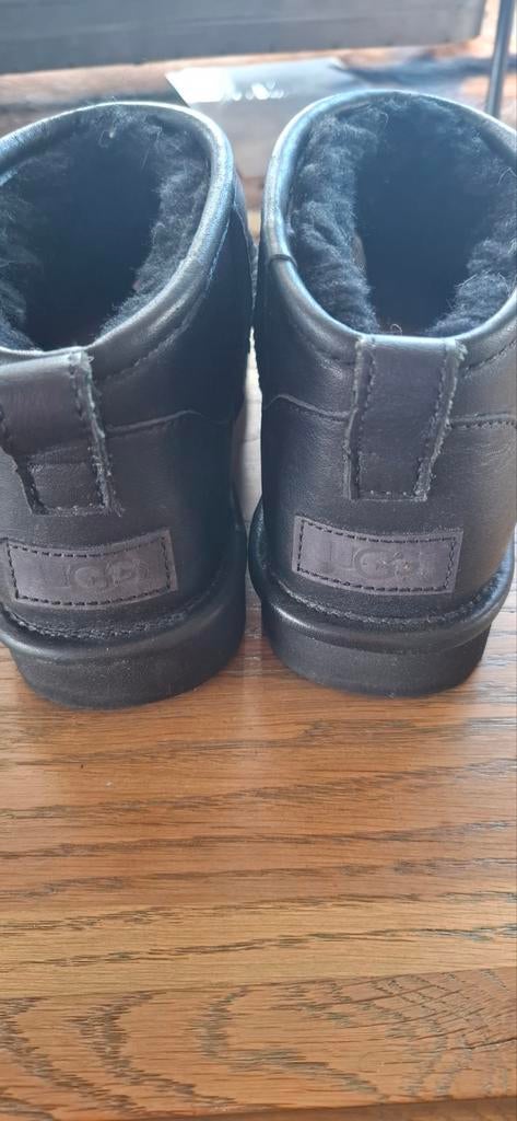 Zwarte UGG Classic Ultra Mini Leren Laarzen maat 37, UGG, Zwart, Lage of Enkellaarzen, Ophalen of Verzenden