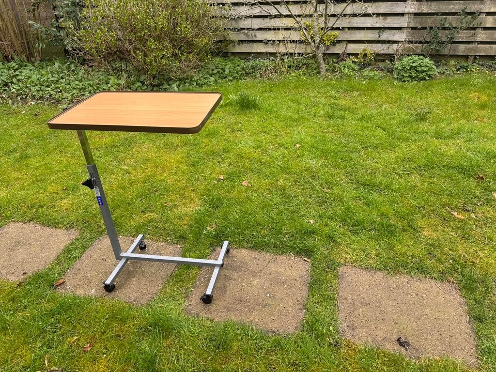 Verstelbare bedtafel op wielen van merk Thuasne, Ophalen, Zo goed als nieuw