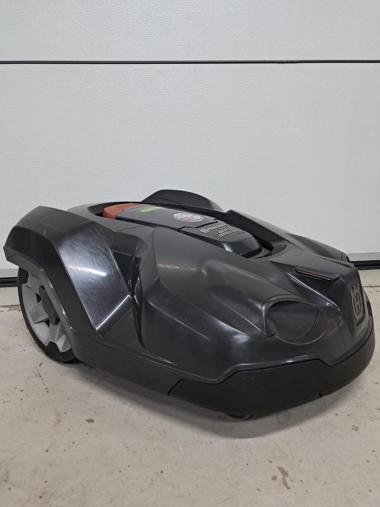 Husqvarna - Automower - 330X, Ophalen, Gebruikt, Bestuurbaar via app, 20 tot 25 cm