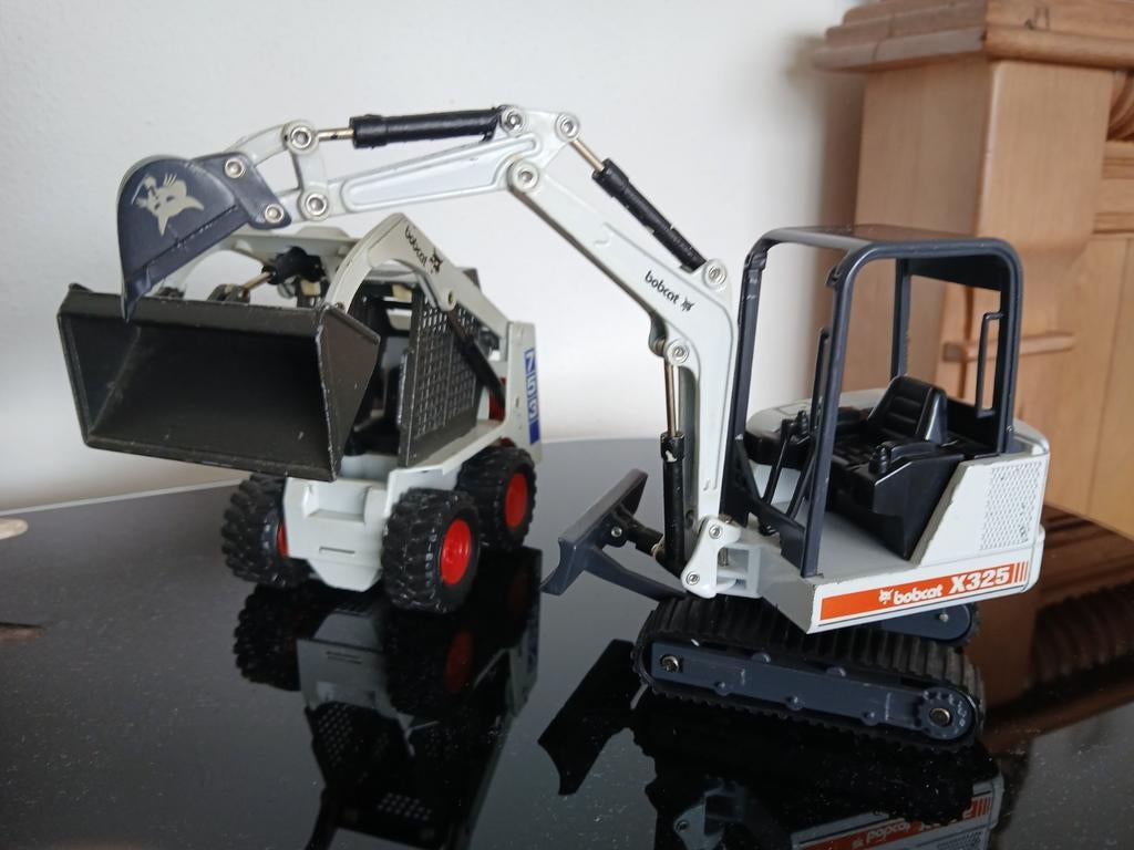 2 Bobcat modellen - Graafmachine en schranklader, Overige merken, Gebruikt, 1:32 tot 1:50, Overige typen