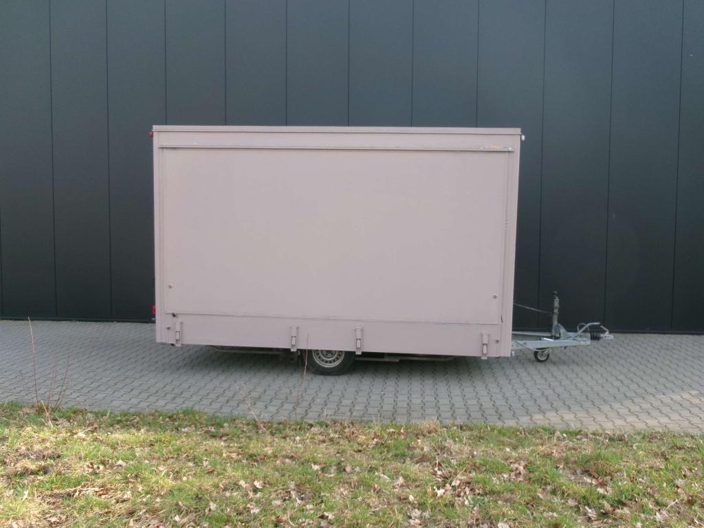 Gesloten aanhangwagen met grote zijklep. Verkoopwagen., Gebruikt, Niet ingevuld, Niet ingevuld, Ophalen
