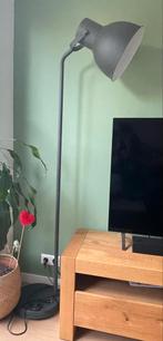 IKEA Hektar vloerlamp - Donkergrijs, industrieel design, Huis en Inrichting, Lampen | Vloerlampen, Ophalen, Zo goed als nieuw