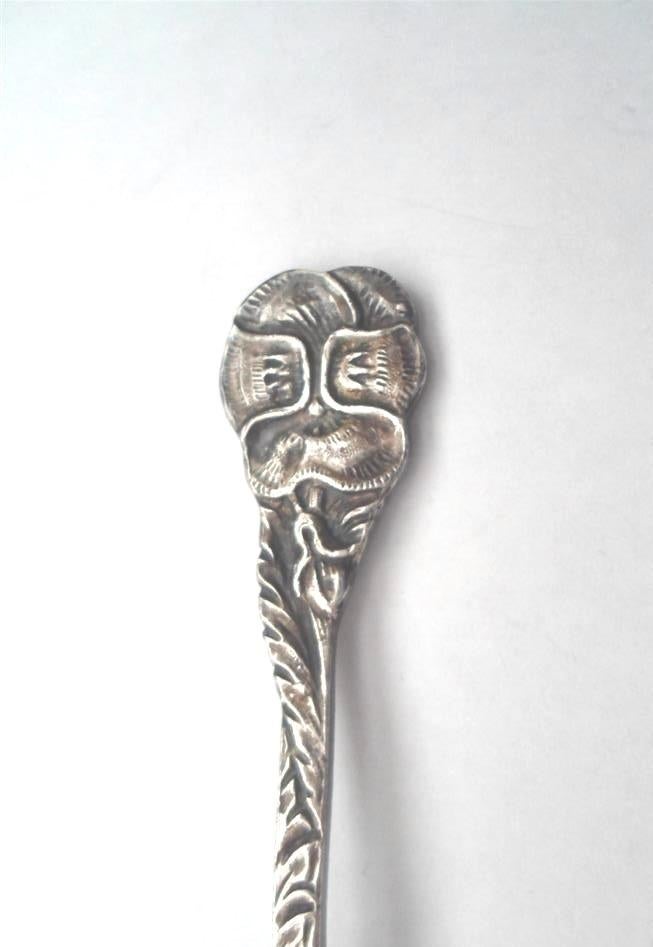 Thee opscheplepeltje bloemmotief. Douwe Egberts. Verzilverd., Verzilverd, Ophalen of Verzenden, Zo goed als nieuw, Metaal