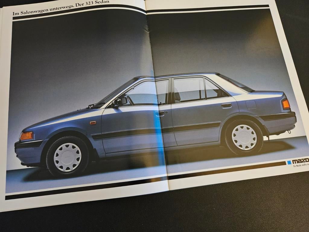 Brochure Mazda 323 1989 incl 323 F, Ophalen of Verzenden, Zo goed als nieuw, Mazda