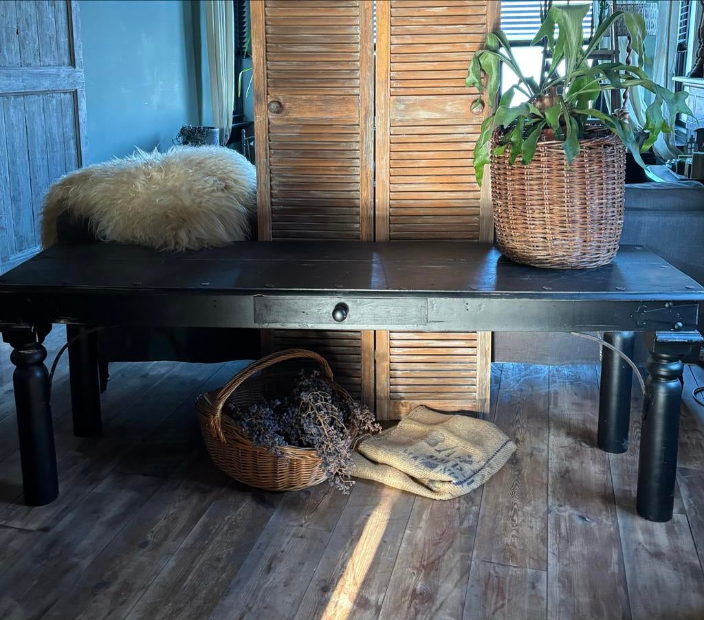 Zwarte houten sidetable xl met metalen details, Huis en Inrichting, Tafels | Sidetables, Ophalen, 100 tot 150 cm, Zo goed als nieuw