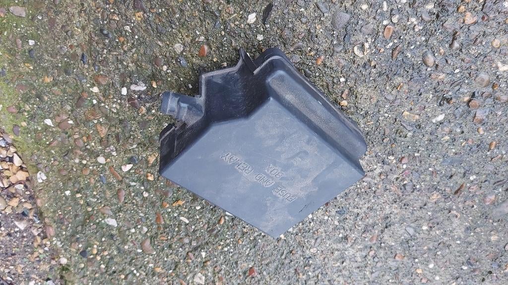 Kap over de zekeringenkast Alfa 147 uit 2006, Auto diversen, Overige Auto diversen, Ophalen of Verzenden