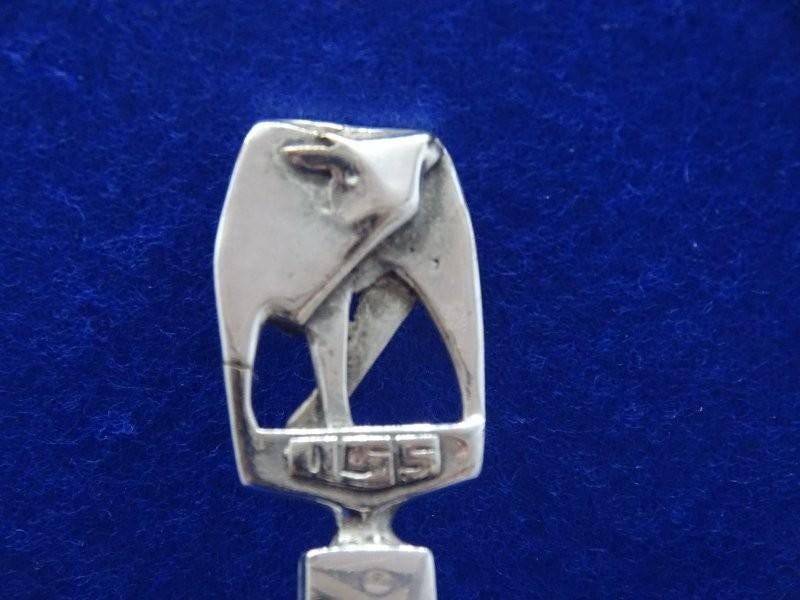 Lepeltje: Oss, Verzenden