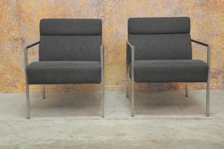 2 strakke donkergrijze stoffen Design fauteuils prijs PS, Huis en Inrichting, Fauteuils, Zo goed als nieuw, Metaal, Stof, 50 tot 75 cm