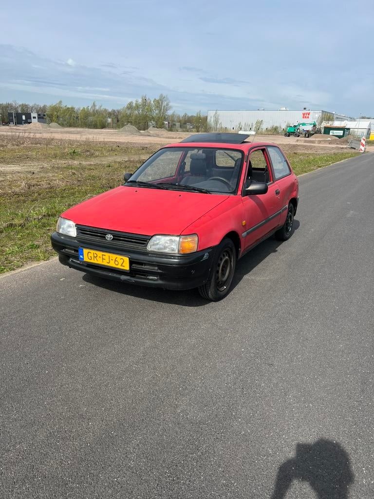 Toyota Starlet 1.3 XLI 12V E2 1993 Rood, Auto's, Toyota, Particulier, Starlet, Benzine, Hatchback, Handgeschakeld, Origineel Nederlands