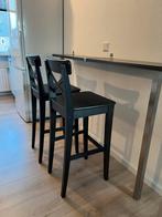 Koffiebar met twee barkrukken, Ophalen, Gebruikt, Met voetsteun, 90 cm of meer