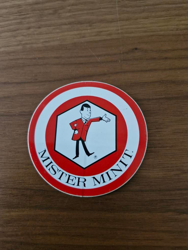 6627 Mister Minit Sticker - Vintage Logo, Verzamelen, Ophalen of Verzenden
