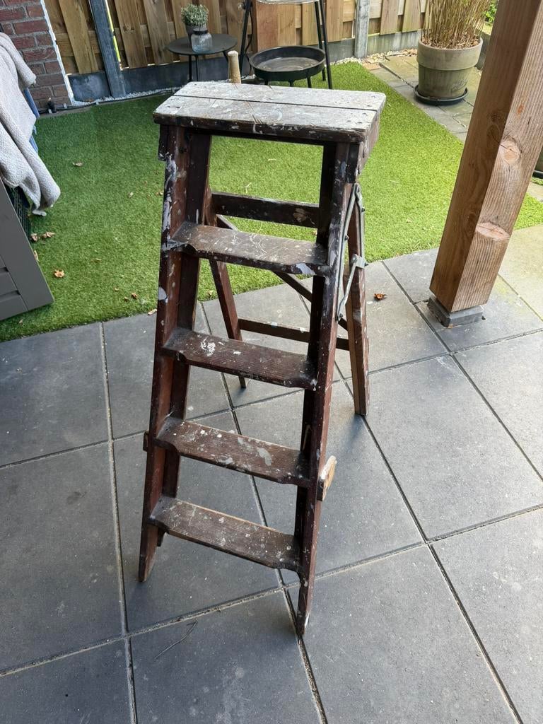 Houten laddertje met 4 trede, Doe-het-zelf en Verbouw, Ophalen, Gebruikt, Trap, Opvouwbaar of Inschuifbaar