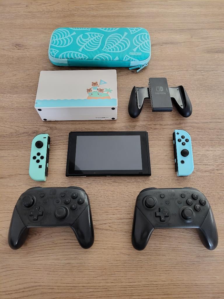 Nintendo Switch Animal Crossing Limited edition BOXED, Spelcomputers en Games, Spelcomputers | Nintendo Switch, Zo goed als nieuw