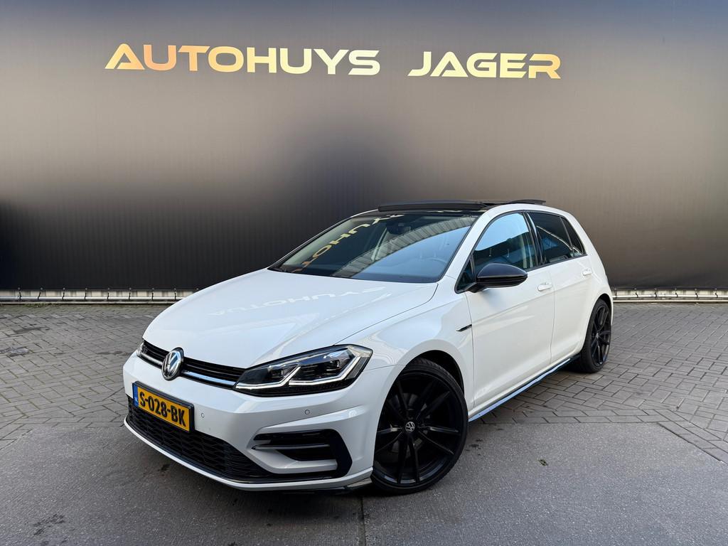 Volkswagen Golf 1.5 TSI Highline Business R Pano Virtual Car, Auto's, Volkswagen, Stof, 4 cilinders, 150 pk, Wit