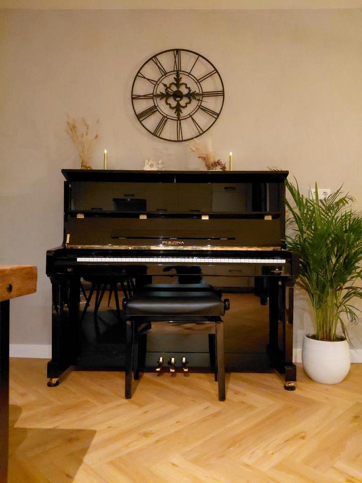 Hoogglans piano van topkwaliteit- uitstekende klank & staat, Muziek en Instrumenten, Piano's, Zo goed als nieuw, Zwart, Hoogglans