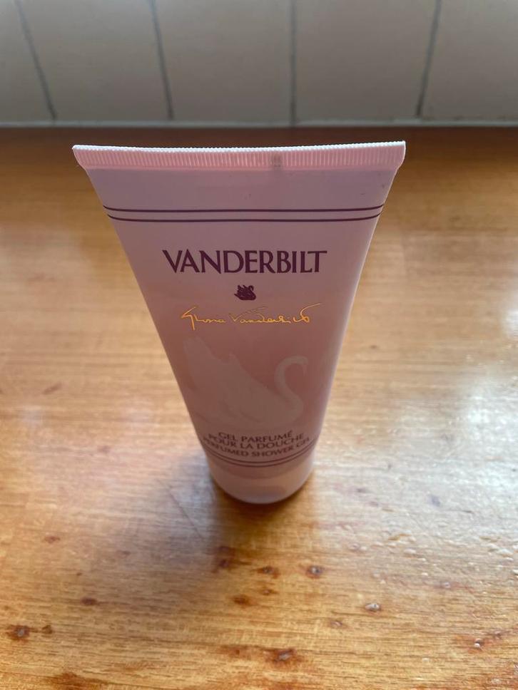 Gloria Vanderbilt Douchegel 250ml - Nieuw, Sieraden, Tassen en Uiterlijk, Uiterlijk | Lichaamsverzorging, Nieuw, Bad & Douche
