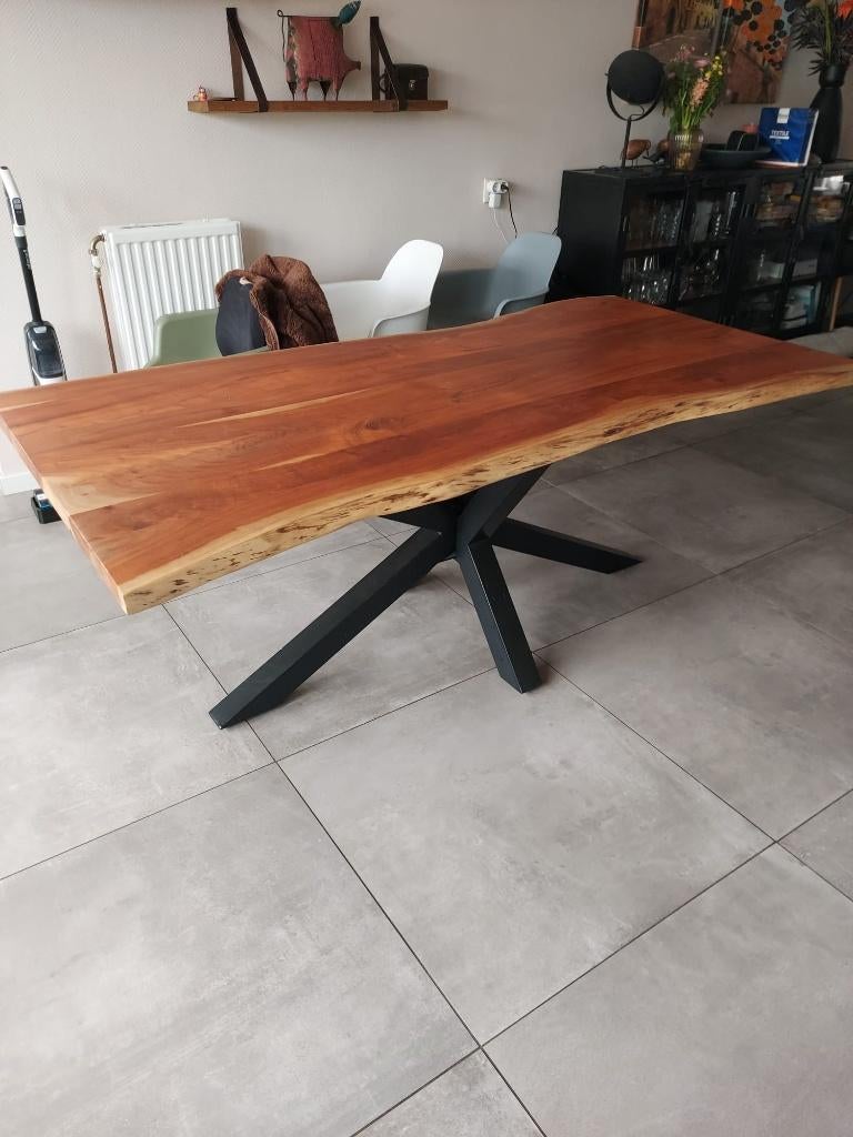 Te koop: Boomstamtafel acacia hout, Huis en Inrichting, Tafels | Eettafels, Ophalen, Gebruikt, 200 cm of meer, 50 tot 100 cm