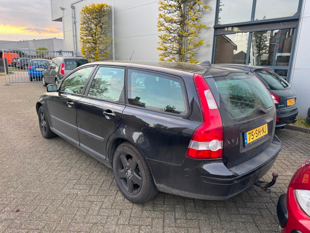 Volvo V50 2.4 LPG Airco, Auto's, Voorwielaandrijving, Gebruikt, 700 kg, Zwart