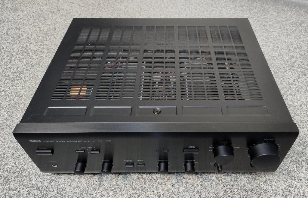 Yamaha AX-550 stereo versterker, Audio, Tv en Foto, Versterkers en Receivers, Ophalen, Yamaha, Zo goed als nieuw, 60 tot 120 watt