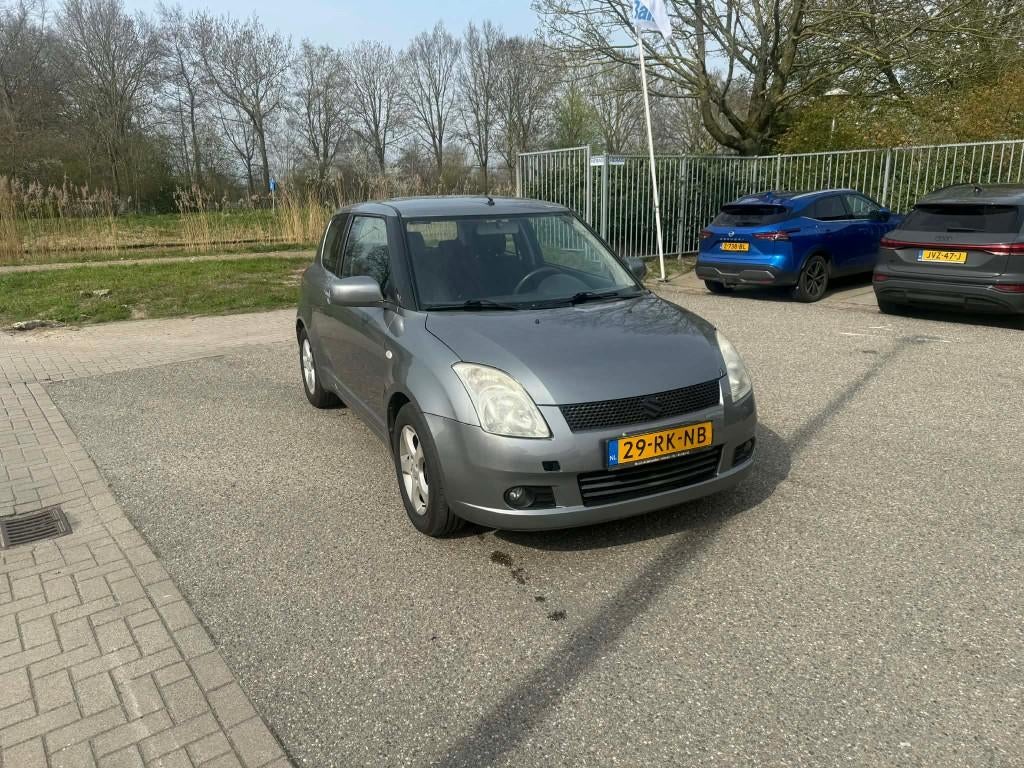 Suzuki Swift 1.5 3D 2005 Grijs Grote beurt/Airco/NW APK!, Voorwielaandrijving, 40 €/maand, 4 cilinders, Swift