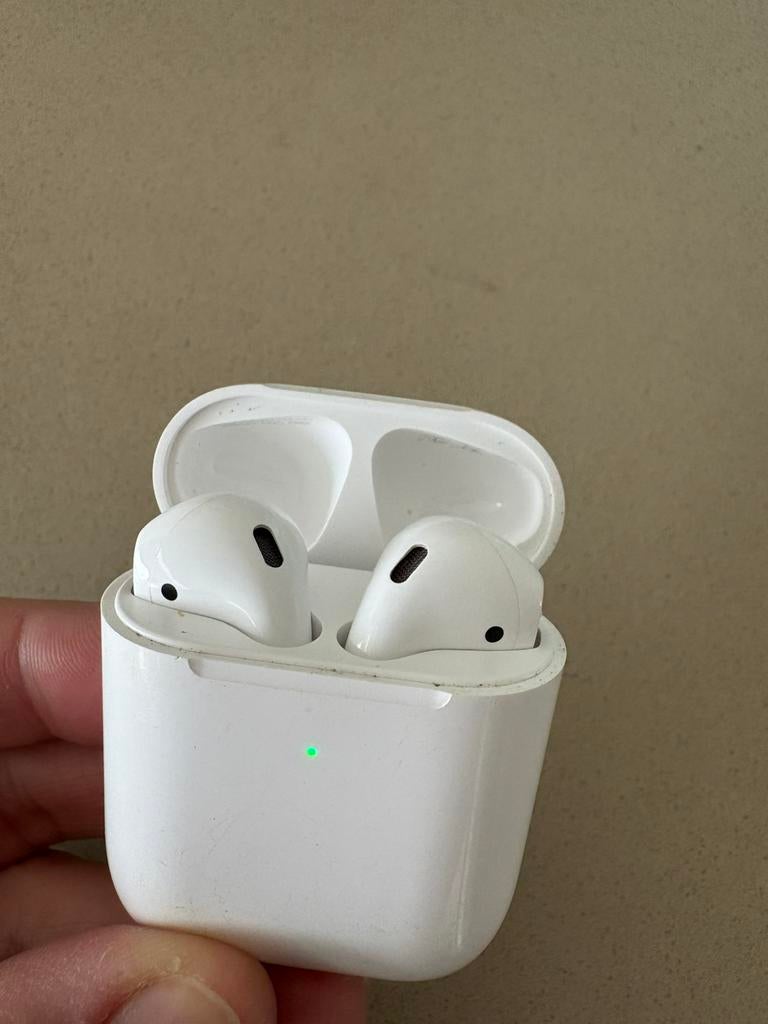 Airpods 2e generatie - linker oortje defect, Telecommunicatie, Mobiele telefoons | Oordopjes, Gebruikt, In gehoorgang (in-ear)