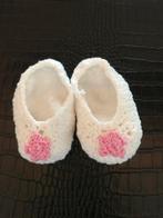 Gehaakte baby slofjes (leuk als kraamcadeau of a.s opa&oma, Ophalen of Verzenden, Zo goed als nieuw