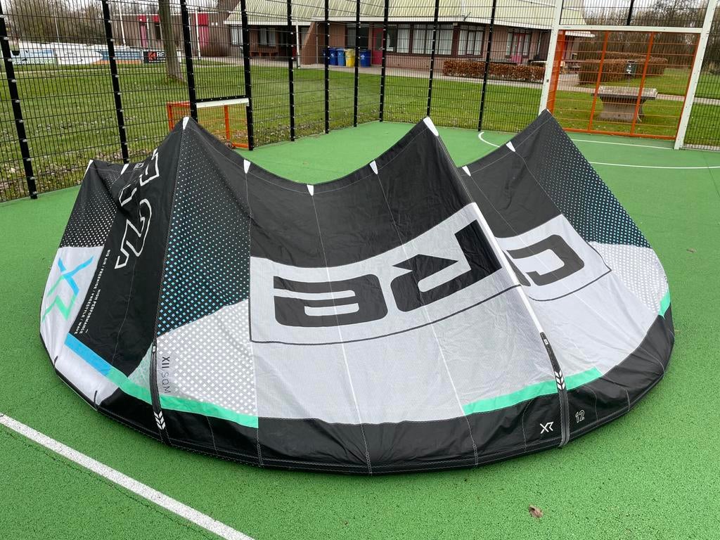 Core XR8 kite 12m zo goed als nieuw, Watersport en Boten, Kitesurfen, Geen board, Ophalen of Verzenden
