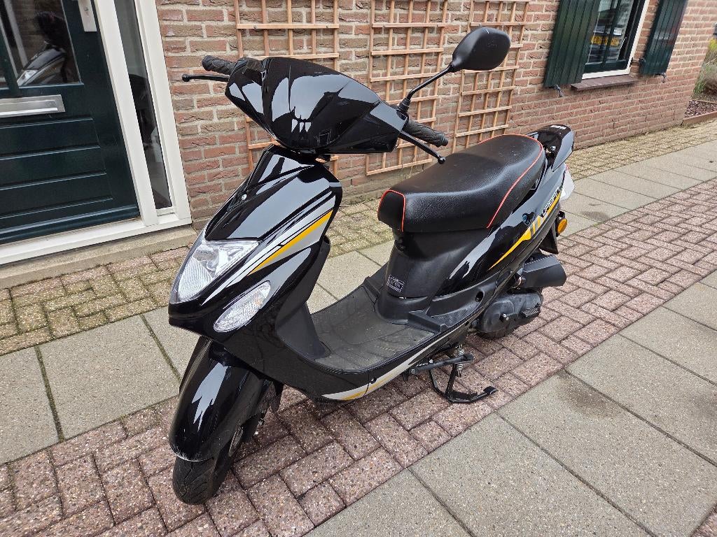 Snorscooter SENZO URBAN TY 50-QT 29D slechts 799 km 475 euro, Fietsen en Brommers, Overige merken, Ophalen of Verzenden, Zo goed als nieuw
